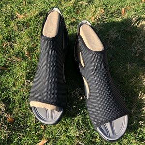 Jambu black water sandals